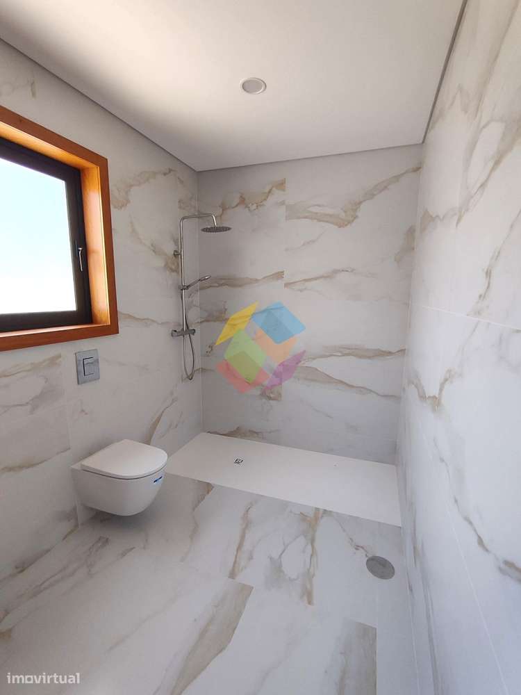 Magnífica Moradia T3 +1 em Stª. Maria da Feira-30