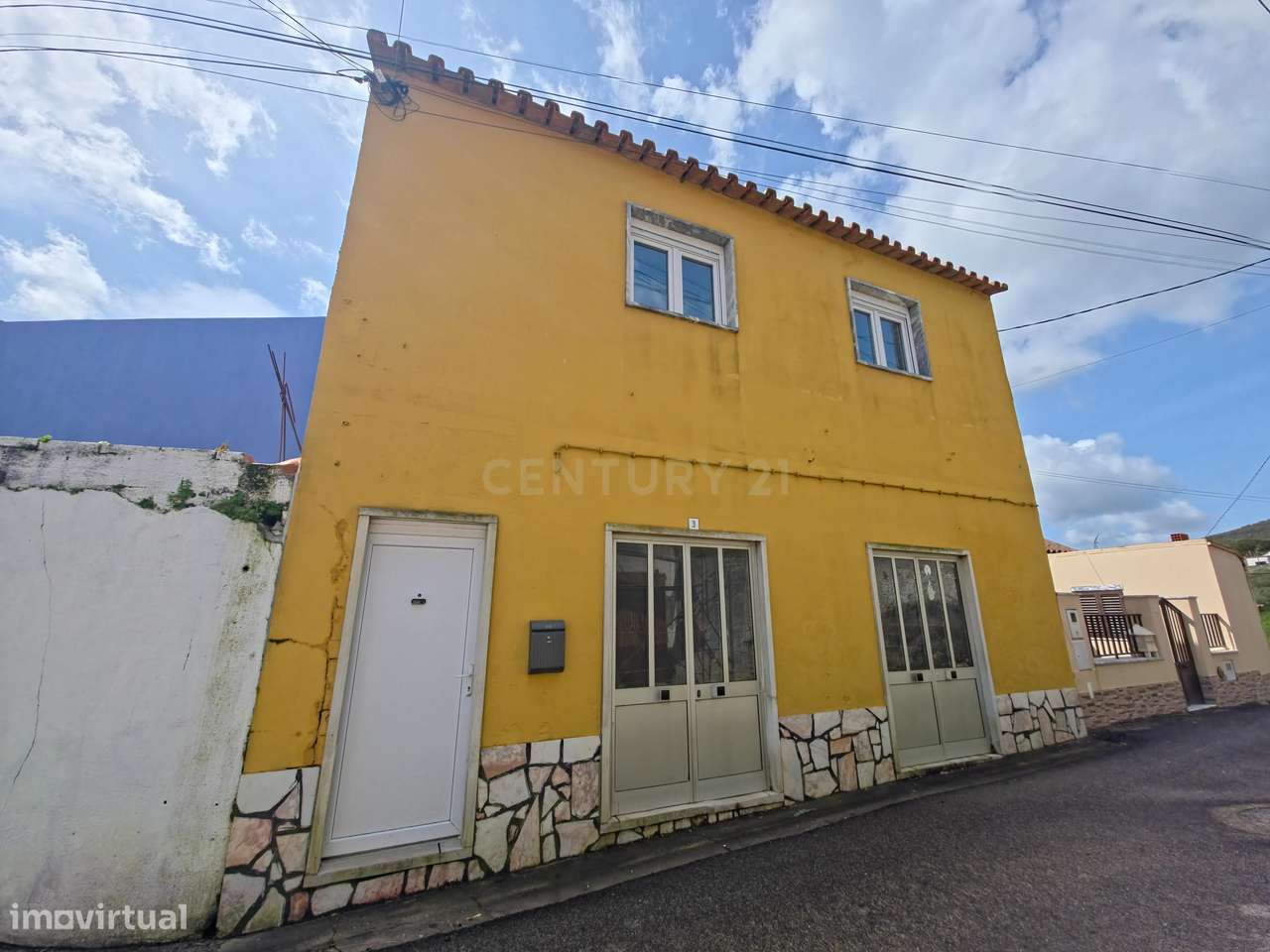 Moradia T3 com rés-do-chão comercial e jardim na Portela, Vila Verde d - Grande imagem: 2/32