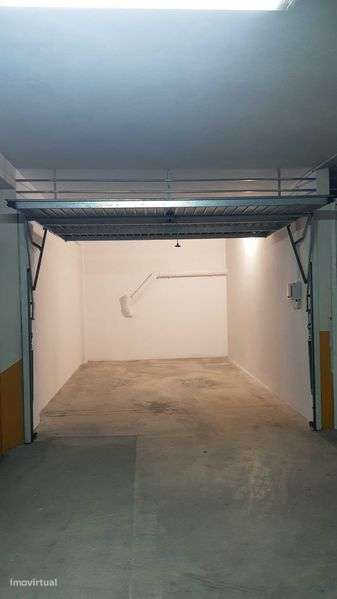 Vende Garagem em Rua do Feital, Real, Braga (junto Burger King) - Grande imagem: 4/7