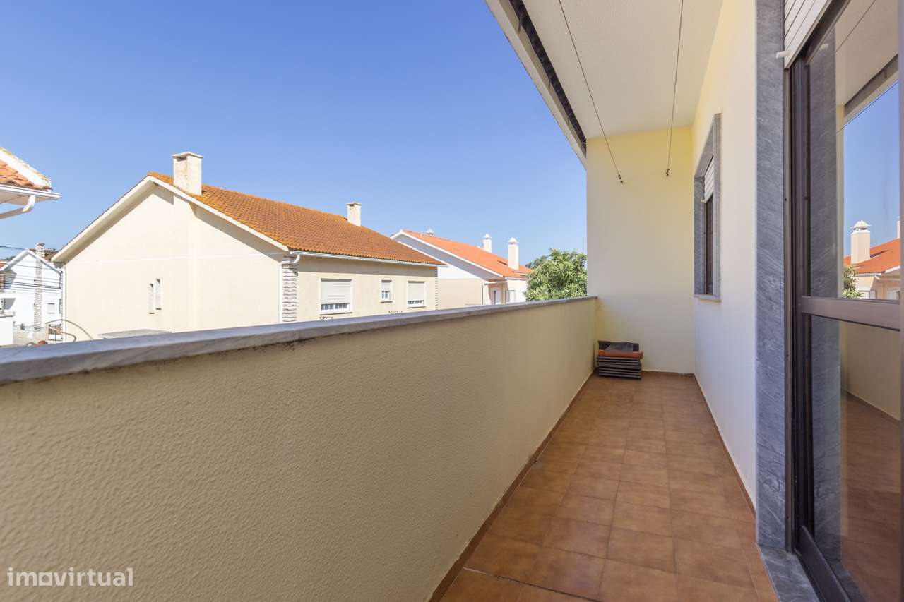 Moradia T3 + 1 em Vale Milhaços - Corroios  com Garagem-17