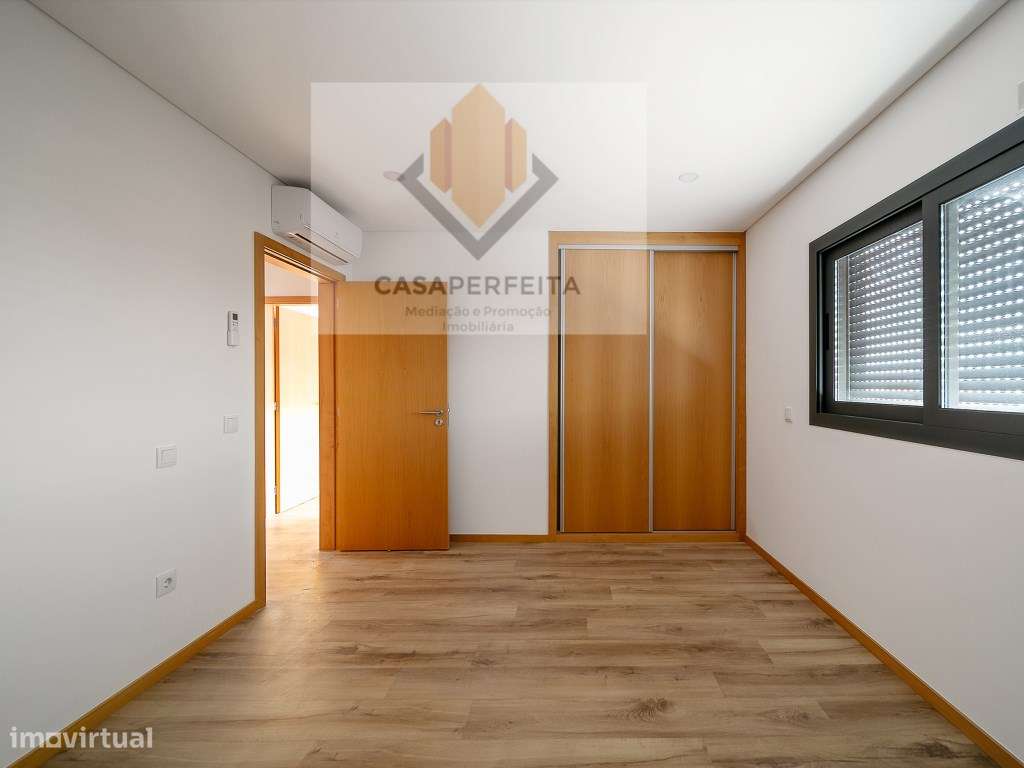 Apartamento T2 Novo com Varanda e Lugar de Garagem - Pedroso-20