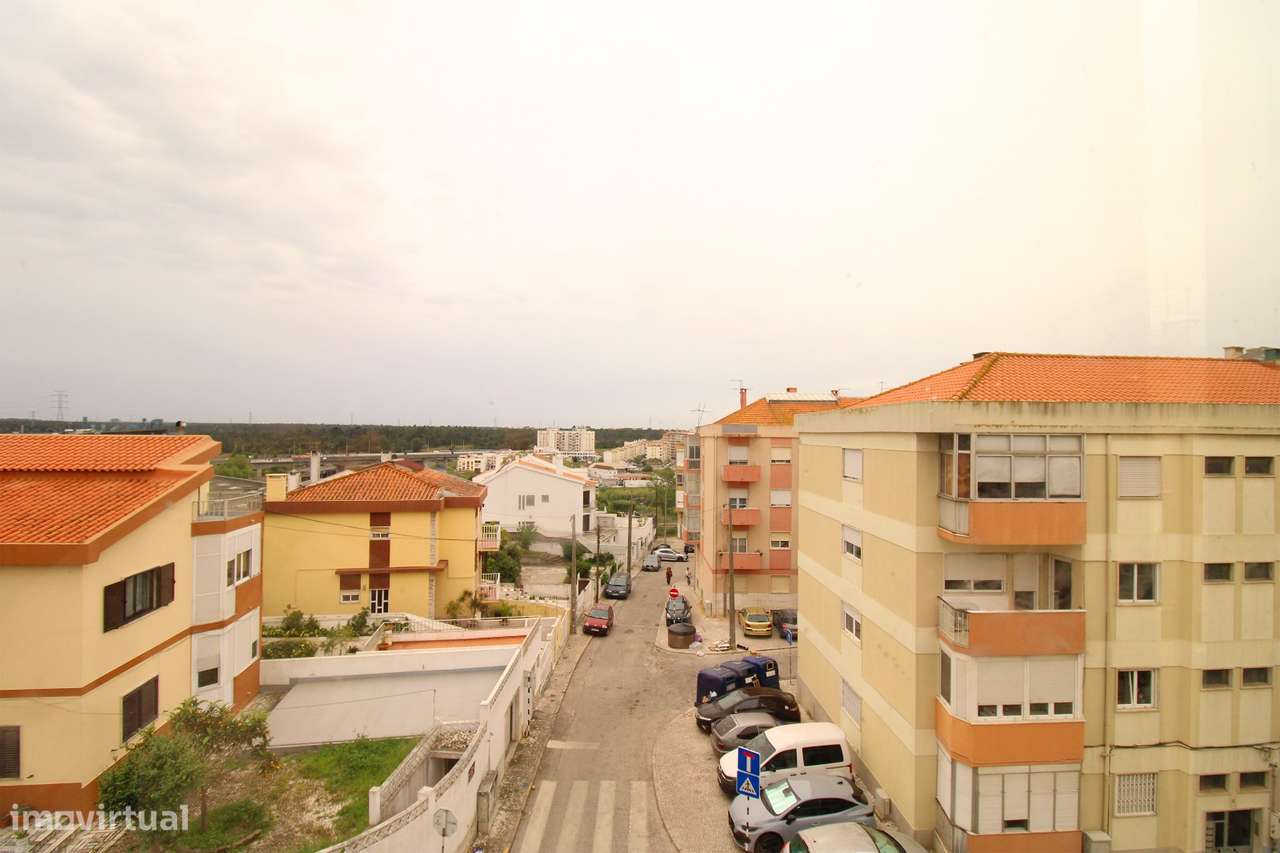 Apartamento T3 Torre da Marinha-6