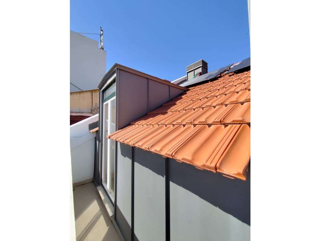 T2 Mobilado com varanda Vista Rio na Graça Pronto a Habitar-12