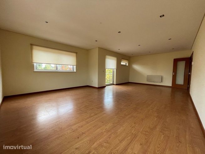 Apartamento T3 com garagem dupla – São Bernardo-1