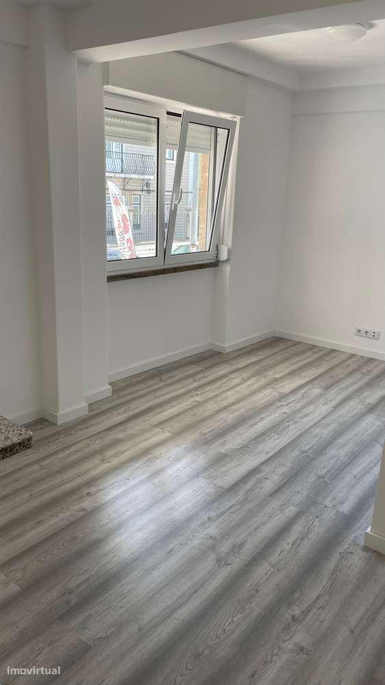 T1 completamente remodelado no centro de Algés - Grande imagem: 3/9