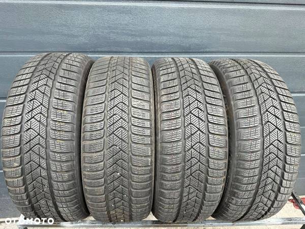 225/55R17 Pirelli Sottozero 3 komplet opon zima 7,4mm - 1