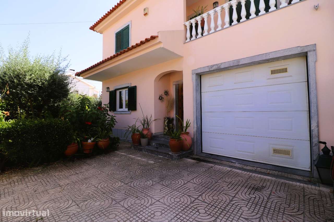 Moradia T4 com Piscina, Cave Ampla-6