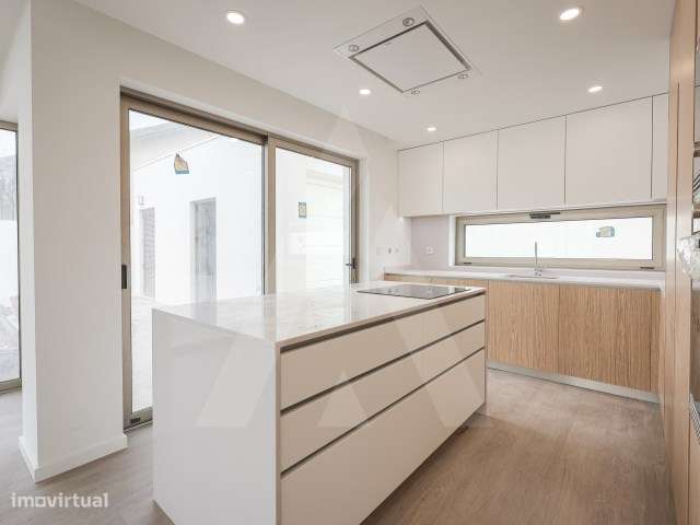 Moradia T4 + 1 de arquitetura moderna a 7 minutos do centro de Aveiro-12