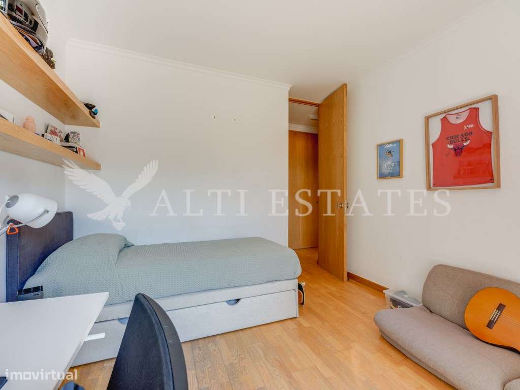 Apartamento T4 no prestigiado Monte Estoril.-31