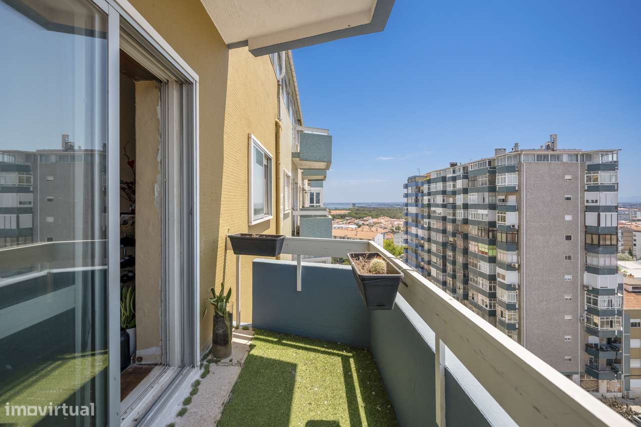 Apartamento T3 Transformado em T2 com Vista sobre o Rio Tejo-17