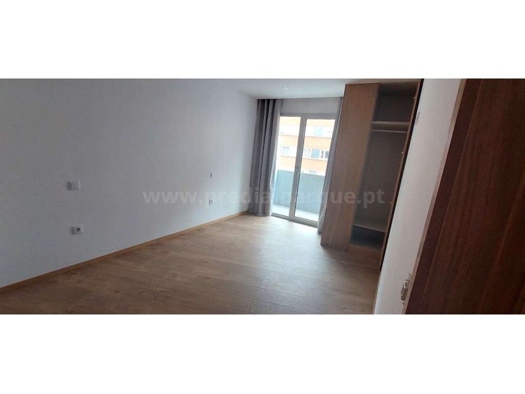 Apartamento T2 com 2 lugares de garagem, Bessa - Grande imagem: 4/20