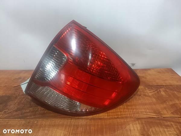 KIA RIO 02-05 LIFT LAMPA PRAWY TYŁ PRAWA TYLNA WERSJA EU - 1