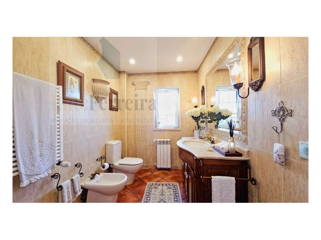 Moradia Isolada com amplo espaço exterior !!-44