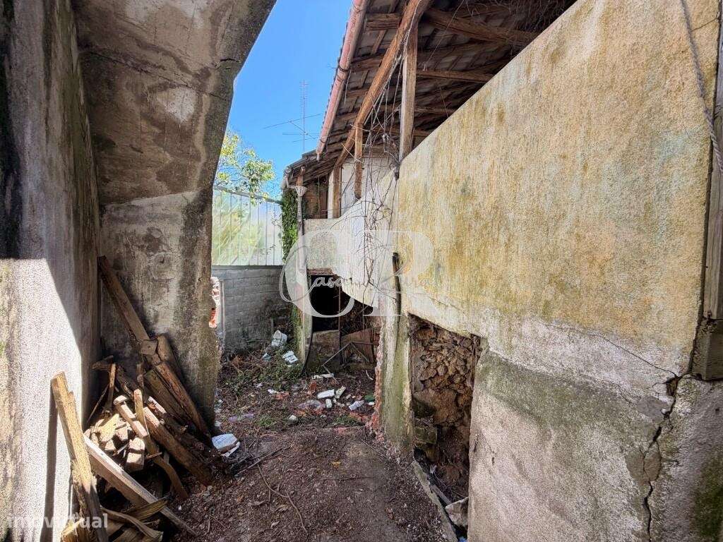 Moradia para recuperar no centro da vila de Figueiró dos Vinhos-28