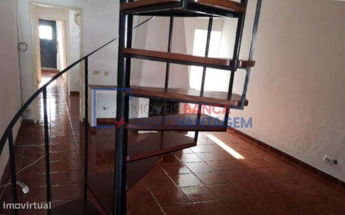 Moradia T3 em banda, 120m2, com logradouro e terraço, no centro de ... - Grande imagem: 5/16