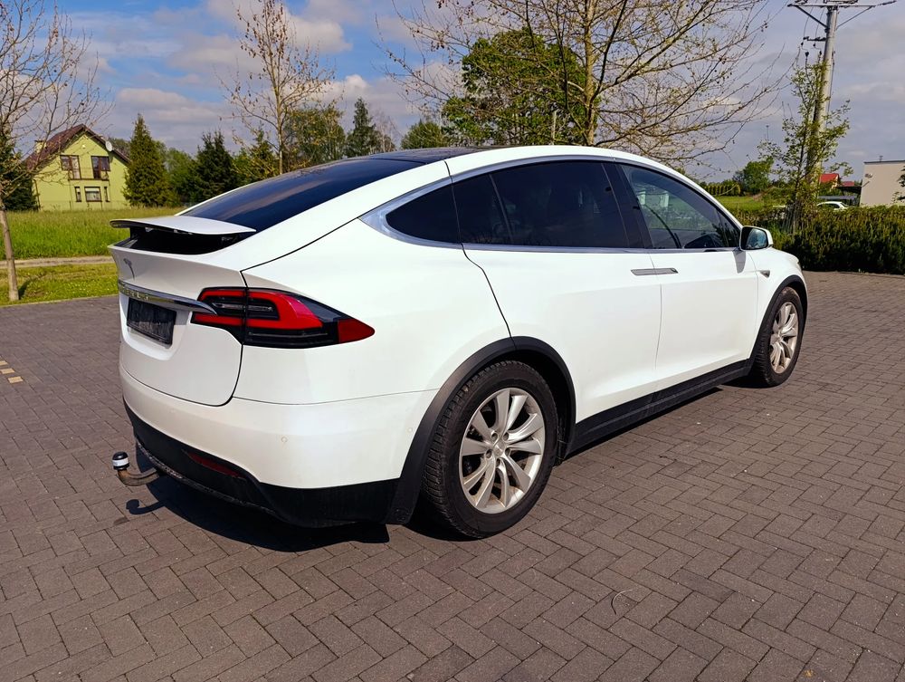 Tesla Model X 2016