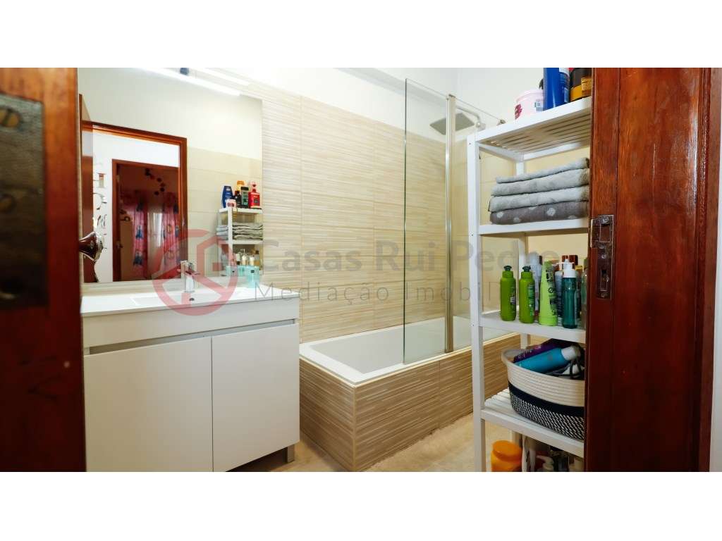 Apartamento remodelado T3 em prédio com elevador na Quinta do Rouxi...-16