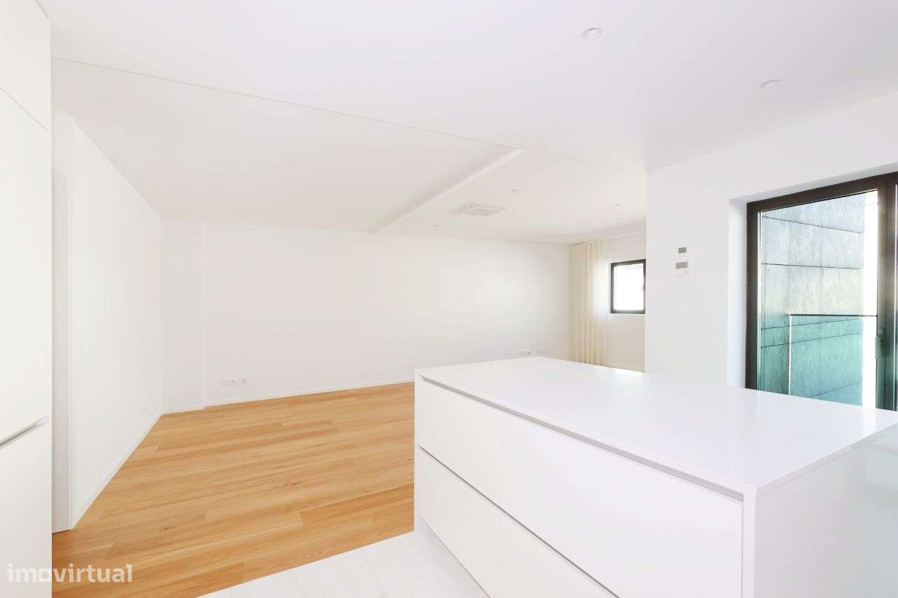 Apartamento T3 com 177m2 no edifício Varino 04-23