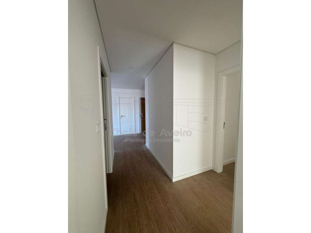 Apartamento T3 com 2 Lugares de Estacionamento em Esgueira | Aveiro-11