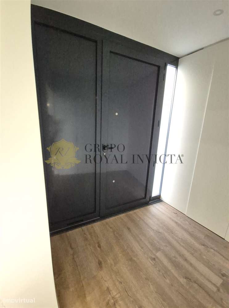 Oportunidade – Apartamento T2 Remodelado no Porto-11