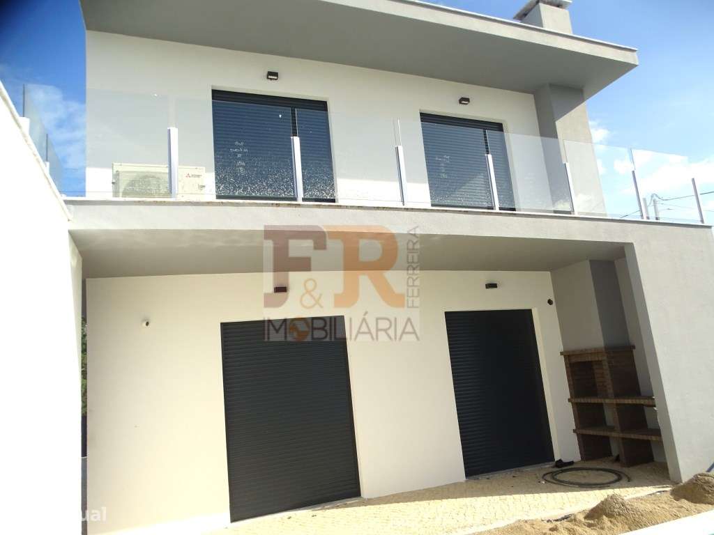 Moradia isoladaT4 com Garagem e Piscina. Fernão Ferro - Grande imagem: 4/39