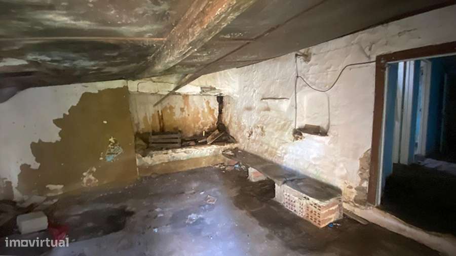 Moradia, logradouro, anexo, para recuperar, aldeia Famões, Bombarral-10