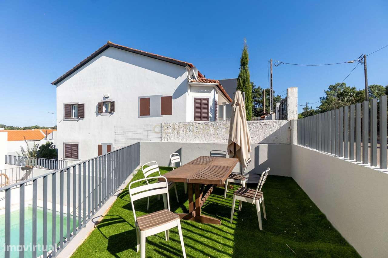 Moradia T3 + 2 com Piscina - Foros de Amora-35