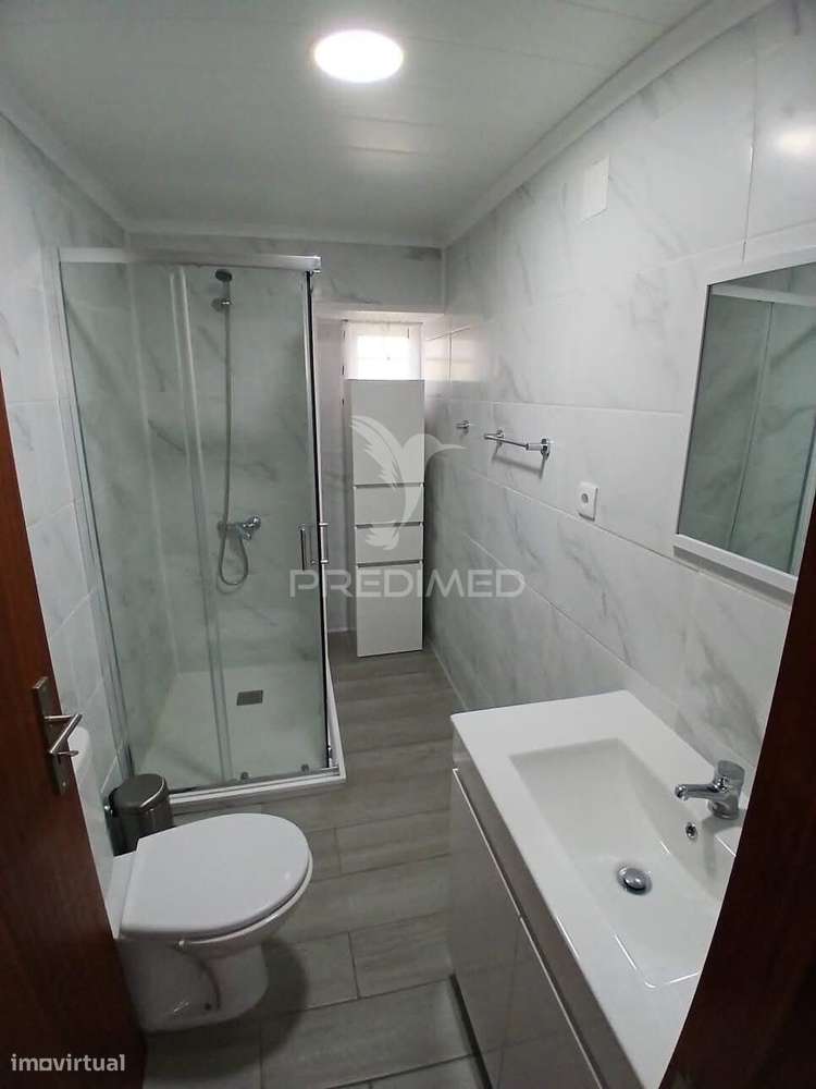 Moradia T2 Totalmente Renovada – Vila Nova, Praia da Vitória - Grande imagem: 4/16