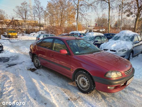 Toyota Avensis 2.0 Sol - 2