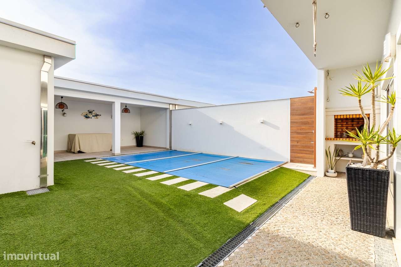 Moradia T4 com piscina aquecida e garagem dupla-8