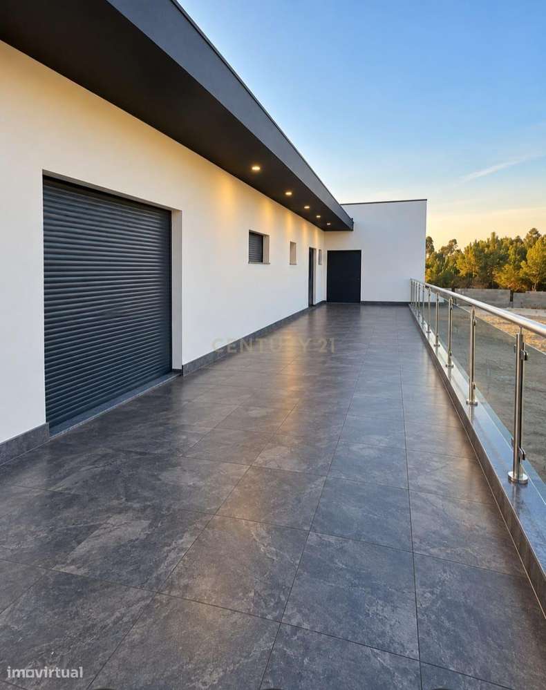 Moradia com 5.072 m² de terreno | Quinta do Anjo, Palmela-11
