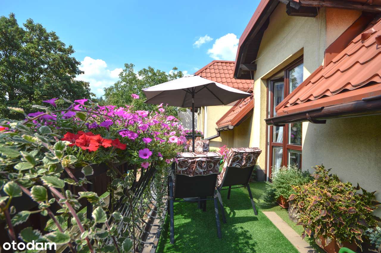 Budynek usługowo-mieszkalny przy głównej drodze krajowej nr 44-11