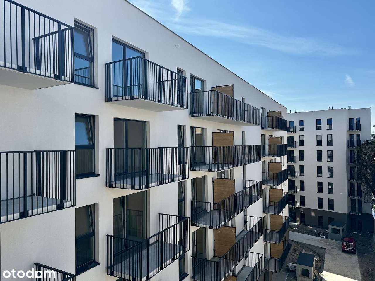 ŚWIEŻO ODDANY BLOK !! Ścisłe Centrum !!! PARKING - 10.000 PLN !!!-11