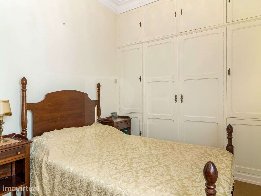 Apartamento T5 com garagem na Estrela-25