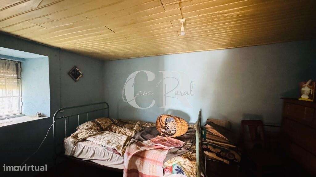 Quinta com casas de pedra para recuperar, poço e furo-13