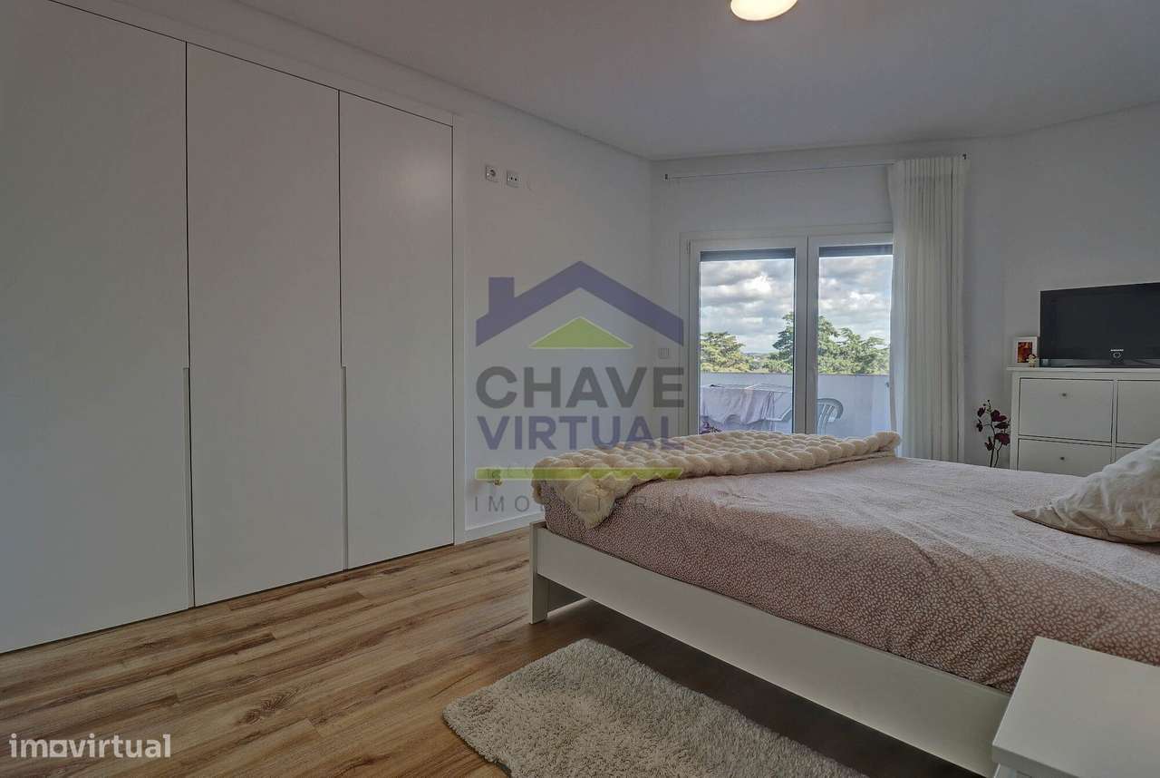 Excelente Apartamento T3 com Garagem - Centro Bombarral-26