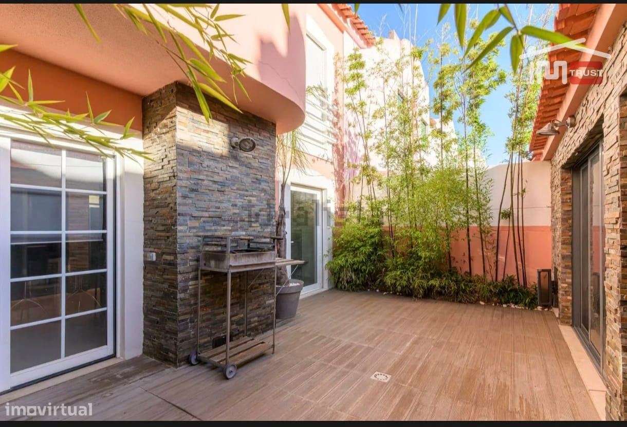 Moradia Duplex T3 Atalaia - Suite, Cozinha Equipada e Garagem.-1