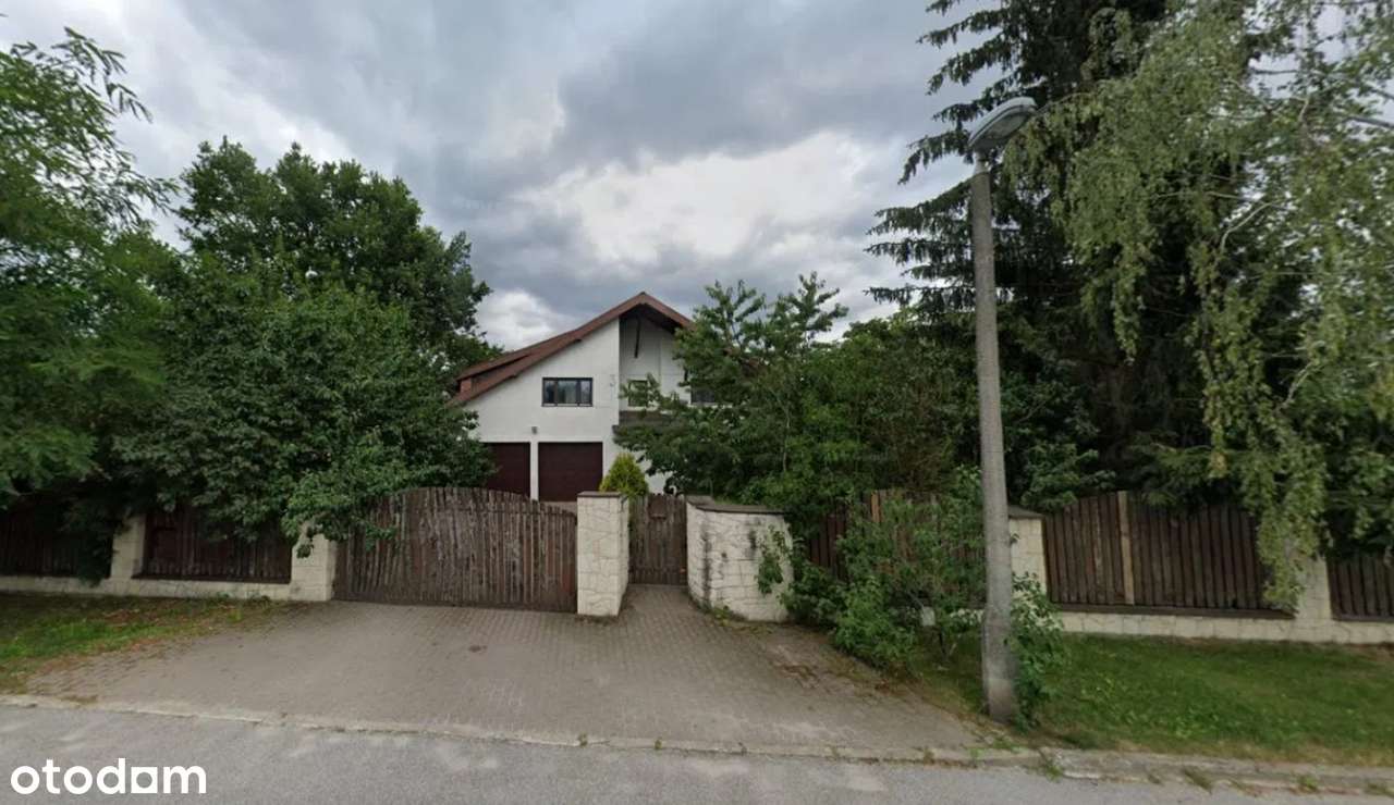 Dom jednorodzinny z garażem- LICYTACJA UDZIAŁ 1/2-1