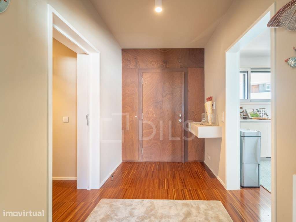 Apartamento T2 com varandas e garagem-12