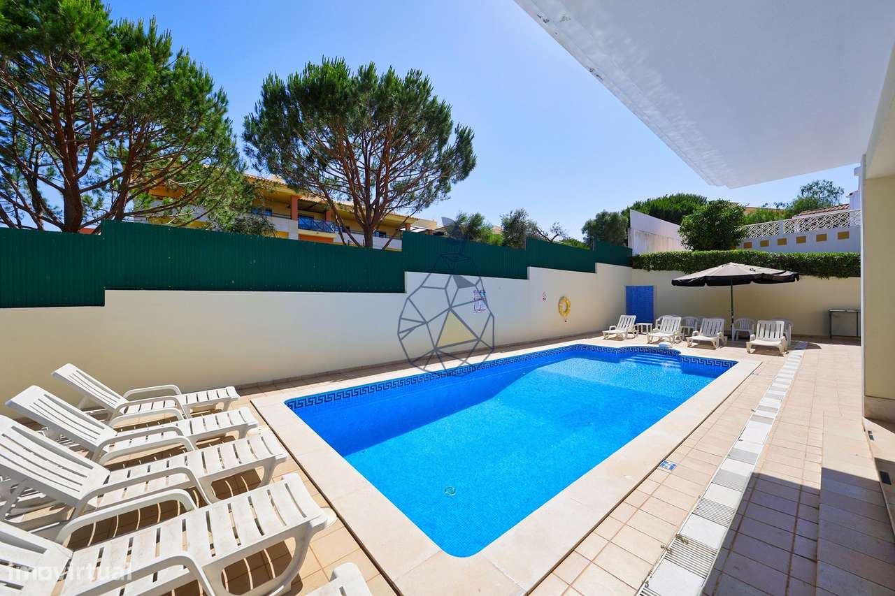 Moradia T5 com Piscina Privada, Jardim e 5 Suites em Montechoro, Albuf-17