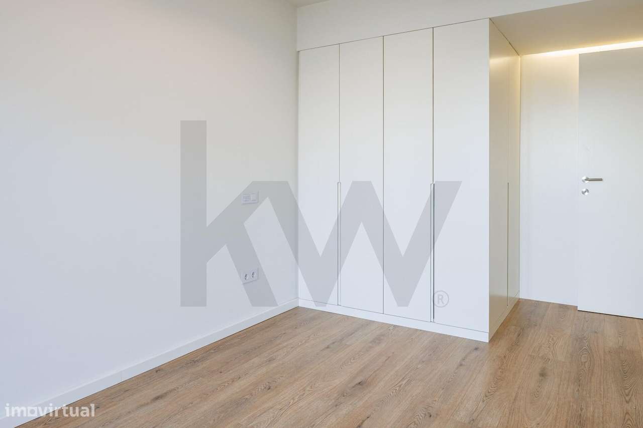 Entre serra e mar | Duplex T4 com terraços | Praia das Maçãs-27