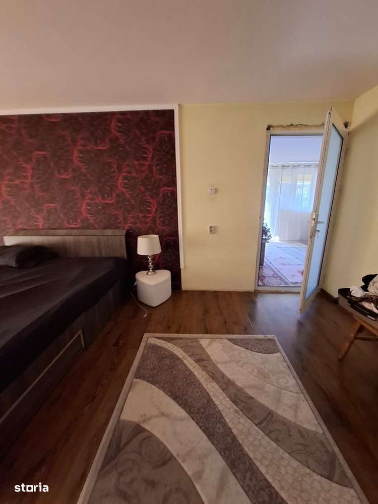 Vând Casă Parter  Etaj,  5 Camere, bucatarie 2 Băi, 240 m² Zona Horpaz-10