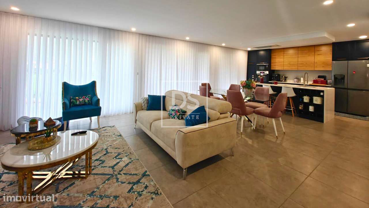 Moradia contemporânea com piscina e vistas desafogadas em Ponte de Lim - Grande imagem: 4/27