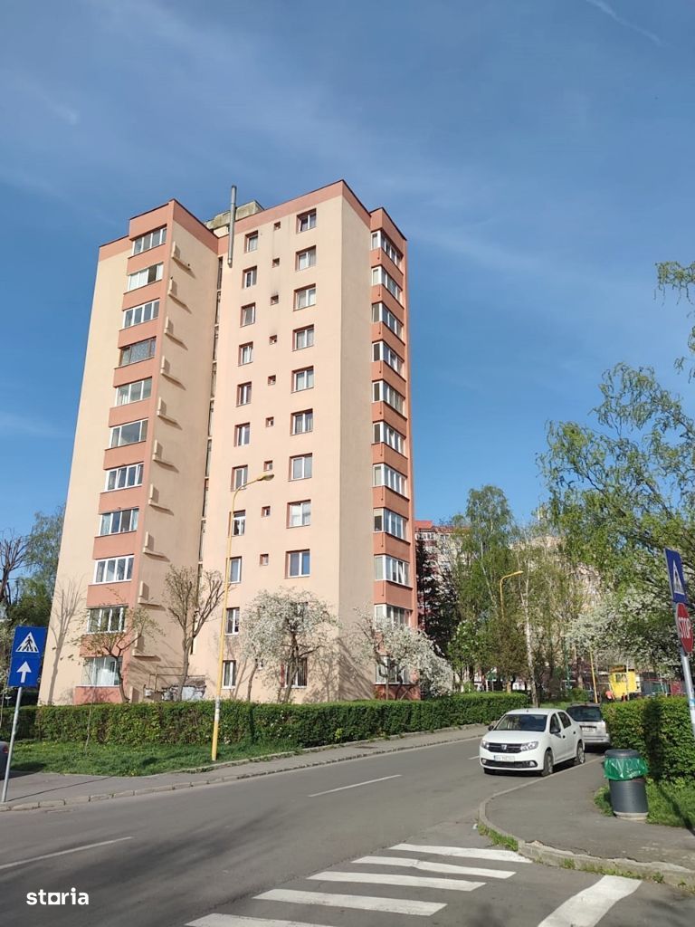 Astra, apartament cu 2 camere, etaj intermediar, liber la vanzare.