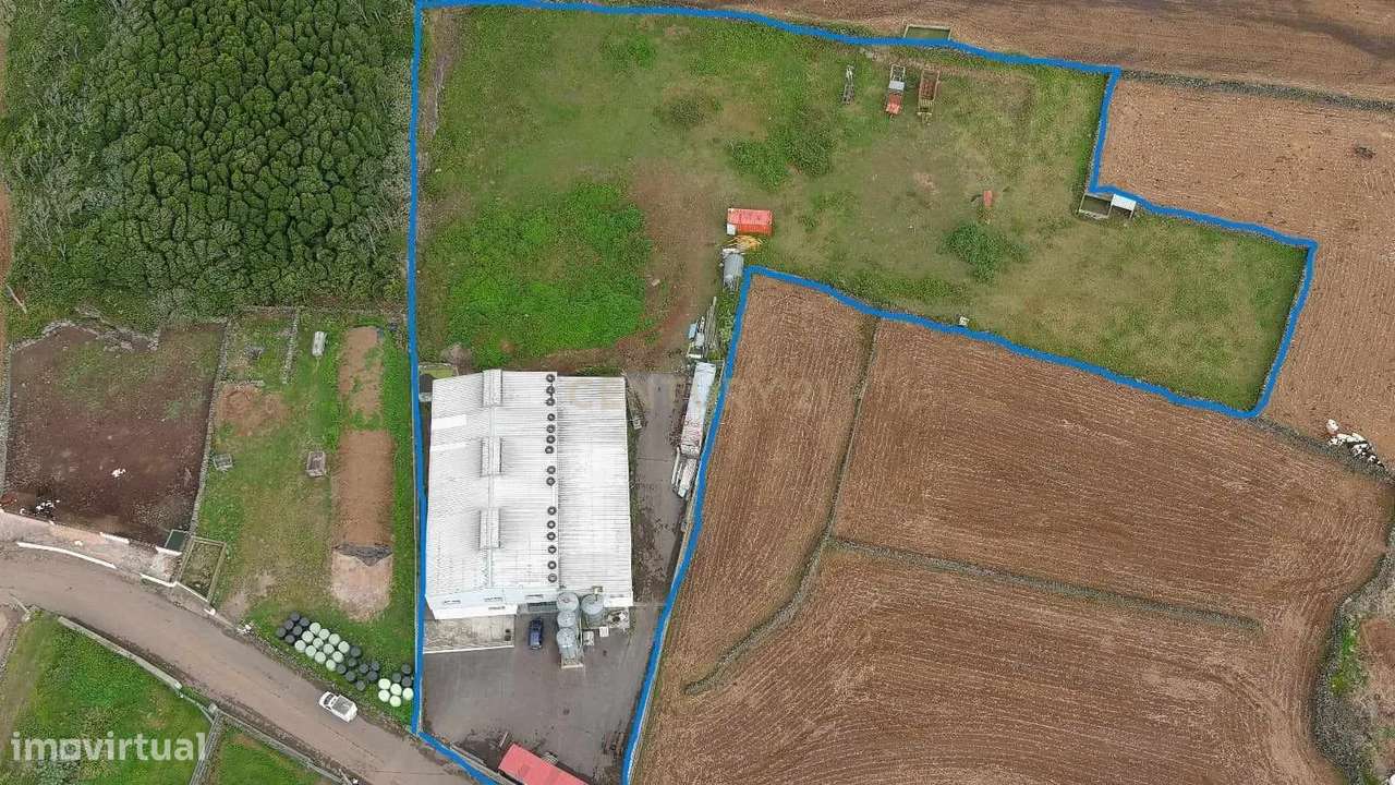 Prédio Urbano com Terreno para investimento na Feteira - Angra do Hero - Grande imagem: 3/16