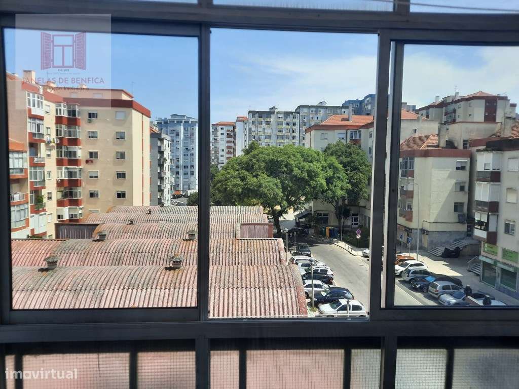 Vende-se T1- Amadora Junto a estação de Comboio e Metro da Reboleira-13