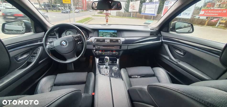 BMW Seria 5 525d xDrive - 22