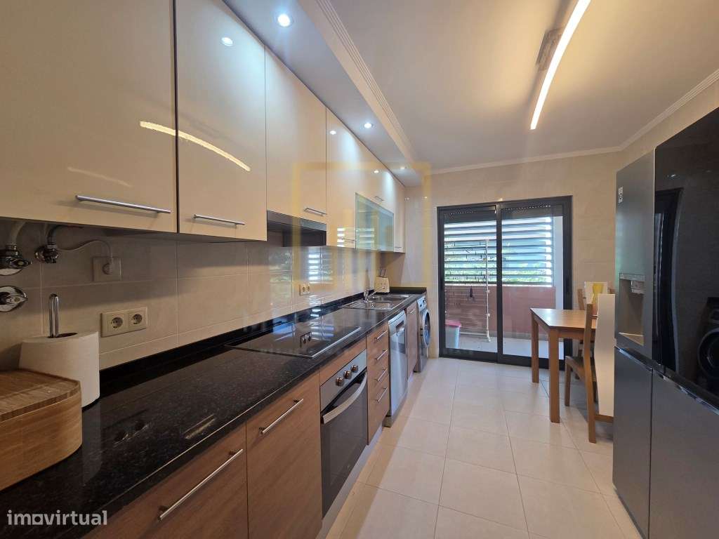 T3 amplo, seminovo, com lugar de estacionamento, em Cerro Ruivo, Po...-7