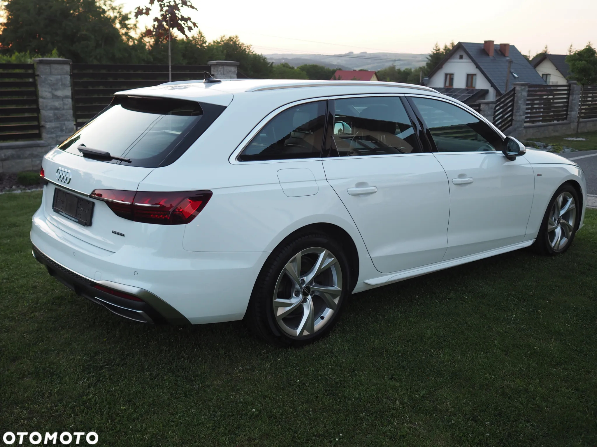 Audi A4 Avant 40 TDI quattro S tronic S line - 8