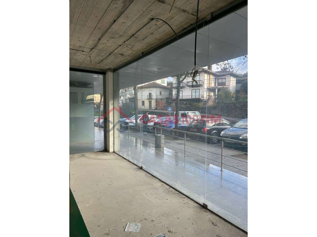 Loja com licença para pastelaria em Vale de Cambra - Grande imagem: 2/35